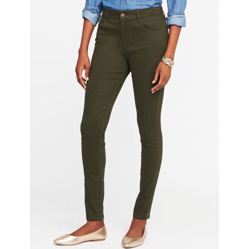 [SOLD]  Mid-Rise Rockstar Sateen Jeans size 6 Tall